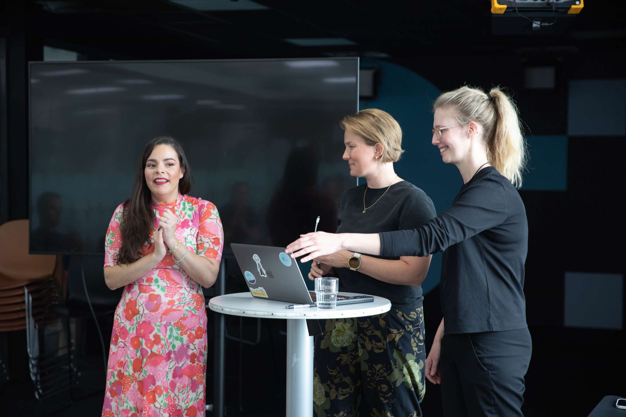 Ximena presenterer på kickoff