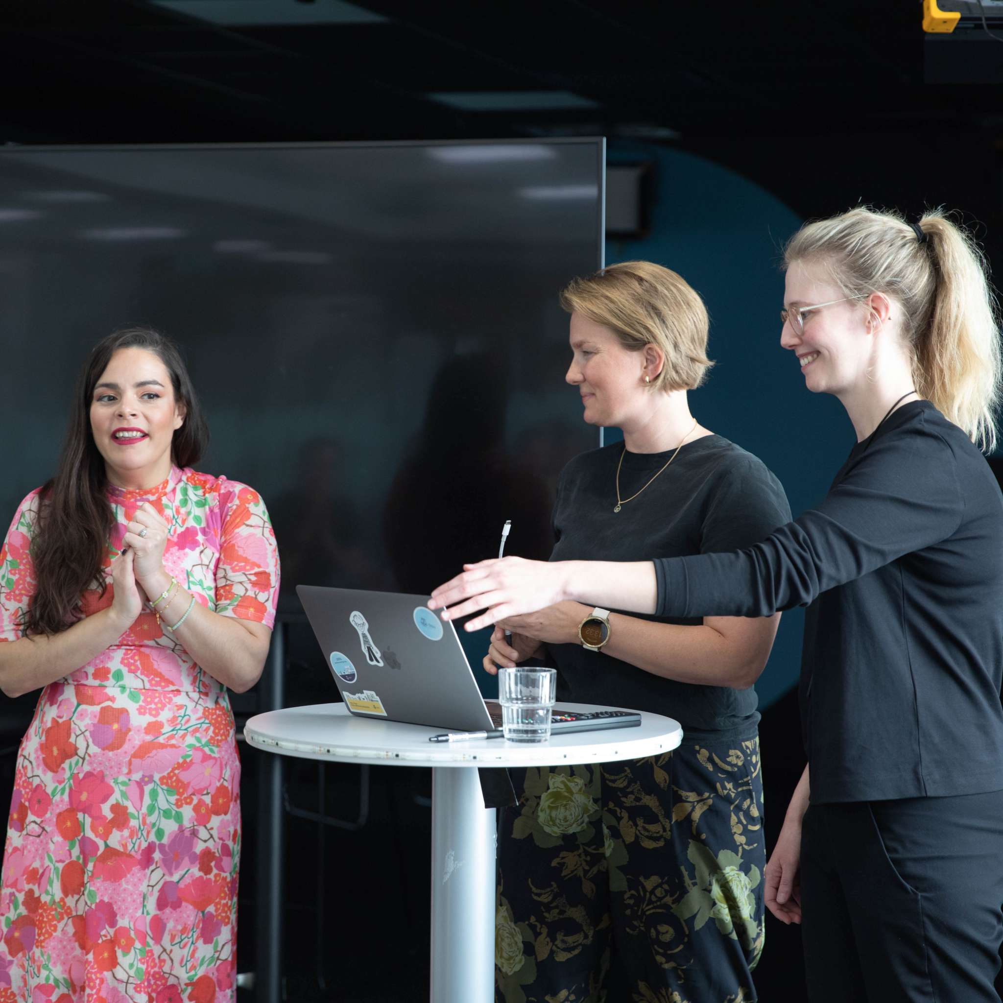 Ximena presenterer på kickoff